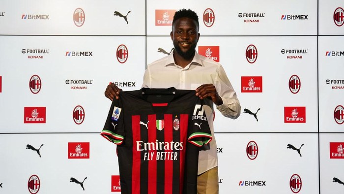 MILAN, ITALY - JULY 05: Divock Origi poses during unveiling new signing at Casa Milan on July 05, 2022 in Milan, Italy. (Photo by Pier Marco Tacca/AC Milan via Getty Images)