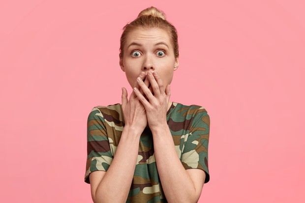 Meski hanya jaket atau jas hujan, pakaian bernuansa militer atau camouflage fashion dilarang dikenakan di Barbados jika bukan bekerja di militer