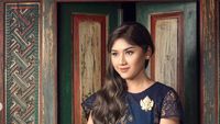 8 Gaya Erina Gudono Pakai Batik, Ada yang Dikomentari Kaesang
