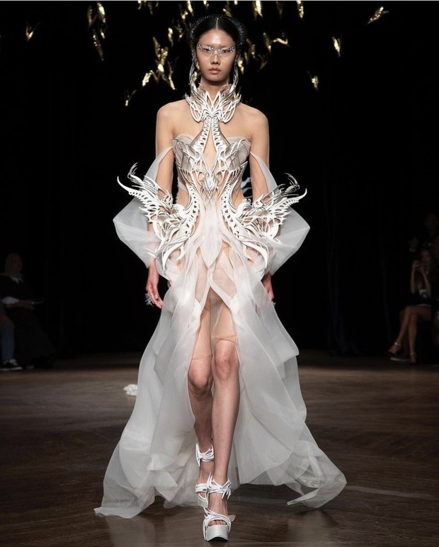 Foto: instagram.com/irisvanherpen Iris Van Herpen Haute Couture Fall 2022 Look 8/