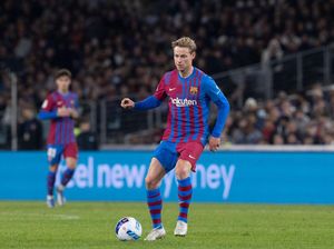 Barcelona Ngotot Tak Mau Lepas Frenkie De Jong