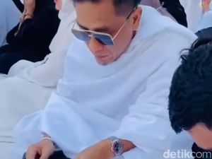 Gus Miftah dan Keluarga Ridwan Kamil Tahlil untuk Eril di Makkah Gus Miftah dan Keluarga Ridwan Kamil Tahlil untuk Eril di Makkah