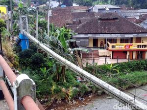 Warga Protes Pembangunan Jembatan di Sukabumi Minim Sosialisasi