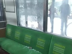 Pyarr, Kaca KRL Pecah Dilempar Batu Orang Tak Dikenal