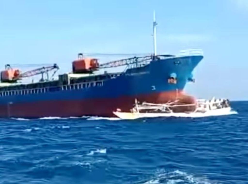 Kapal Kargo Tabrak Perahu Nelayan di Laut Takalar, 15 ABK Selamat