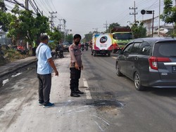 Biker di Gresik Tewas Terlindas Truk