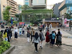 Tempat Sampah Bakal Ditambah di Area Dukuh Atas Tempat ABG Kumpul