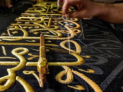 Kiswah Kabah Diganti Awal Muharram, Pakai 9.900 Benang Sutra per Meter