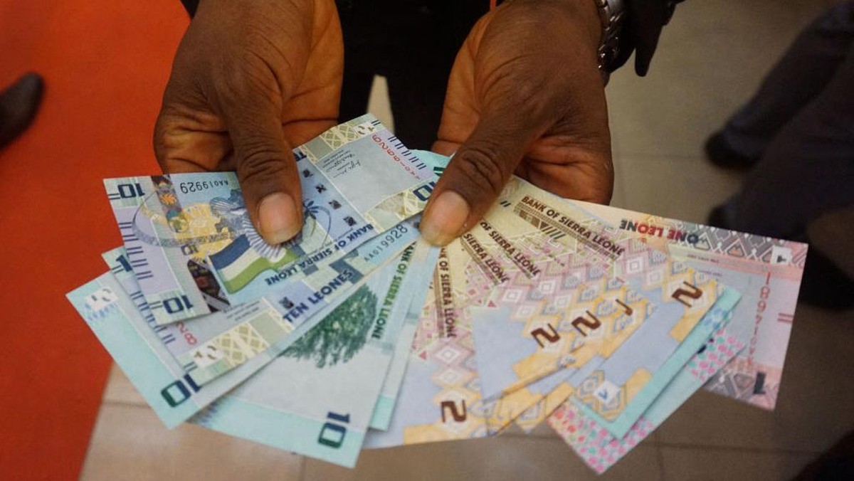 Ilustrasi mata uang Sierra Leone. (Foto: AFP via Getty Images/SAIDU BAH)