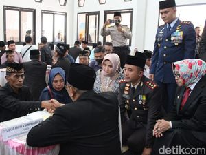 17 Pasangan di Jombang Nikah Massal di Kantor Polisi
