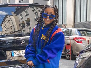 Gaya North West Pakai Jaket Lungsuran Ye, Dipadu Crocs Rp 12 Juta