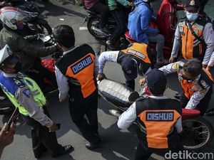 Dishub Tindak Parkir Liar di Sekitar GI: 15 Menit Sembarangan, Angkut Dishub Tindak Parkir Liar di Sekitar GI: 15 Menit Sembarangan, Angkut