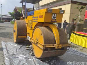 Ratusan HP Ilegal Bekas Senilai Rp 2 M di Sidoarjo Dimusnahkan Ratusan HP Ilegal Bekas Senilai Rp 2 M di Sidoarjo Dimusnahkan