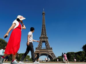 Polisi Prancis Bebaskan Dua Pemerkosa di Menara Eiffel Polisi Prancis Bebaskan Dua Pemerkosa di Menara Eiffel