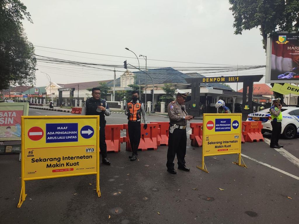 Mahasiswa Demo Tiba di Jalan Sudirman Bogor, Arus Kendaraan Dialihkan