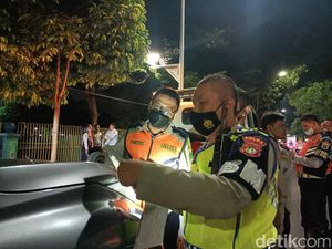 Alasan Warga Nekat Parkir Liar di Jl Suryo Jaksel: Nggak Ada Tempat