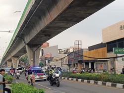 Cegah Parkir Liar, Polisi Berjaga hingga Patroli di Senopati Sore Ini
