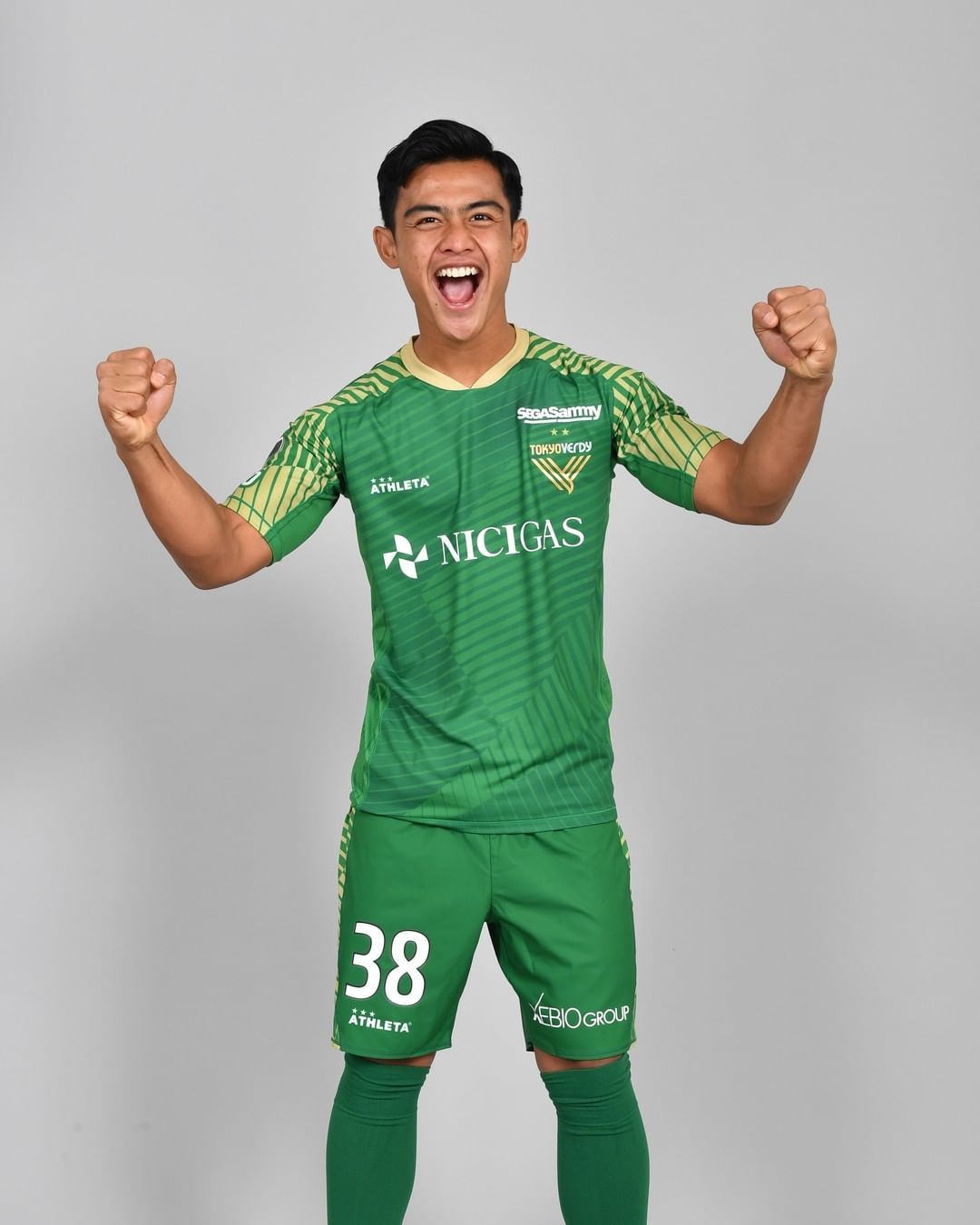 Pratama Arhan akhirnya mendapat kesempatan debut di J2 League 2022. Ia tampil sebagai starter dan bermain 45 menit di Tochigi, Jepang, Rabu 6 Juli 2022.