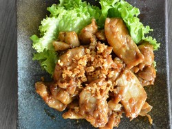 Resep Ayam Tumis Bawang Putih yang Sederhana dan Sedap Bumbunya