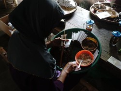 Sampoerna Buka Suara Soal Tarif Baru Rokok Kelembak Kemenyan