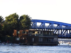 Pilu Mobil Keluarga Pengantin Jatuh ke Sungai Nil, 3 Orang Tewas