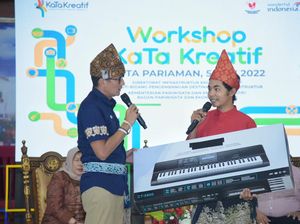 Sandiaga Beri Keyboard ke Pengiring Musik Tari Piring, Ini Harapannya