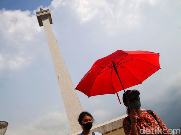Senangnya Bisa Kembali Berlibur di Monas