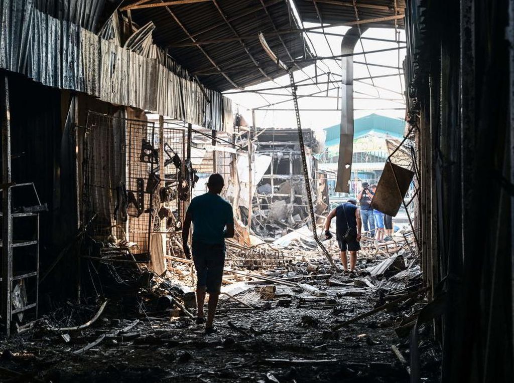 Sisa-sisa Kerusakan di Pasar Sloviansk Ukraina Akibat Serangan Rudal