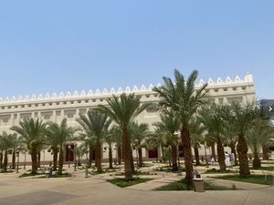Suasana Masjid Bir Ali, Tempat Miqat Jamaah Haji Indonesia dari Madinah Suasana Masjid Bir Ali, Tempat Miqat Jamaah Haji Indonesia dari Madinah