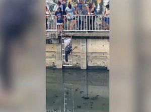 Kelas Dewa! Orang Ini Bisa Tiduran Mengambang di Air, Sempat Dikira Mayat