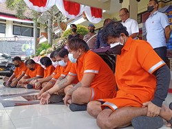 Dua Tersangka Narkoba di Tabanan Simpan Sabu Dalam Janur