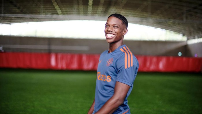 Tyrell Malacia MANCHESTER, ENGLAND - JULY 05: (EXCLUSIVE COVERAGE) Tyrell Malacia of Manchester United poses after signing his contract with the club at Carrington Training Ground on July 05, 2022 in Manchester, England. (Photo by Ash Donelon/Manchester United via Getty Images)