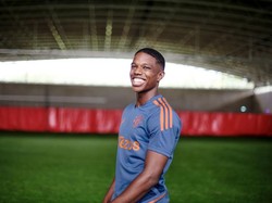 Begini Aksi-aksi Tyrell Malacia, Evra Banget?