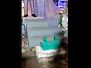 Viral Pesta Pernikahan di Kuburan Pamekasan Lengkap dengan Orkesnya