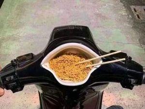 10 Wadah Nyeleneh untuk Masak Mie Instan Ini Bikin Ngakak