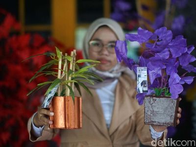 Wanita Ini Ubah Limbah Jadi Hiasan Bunga Cantik