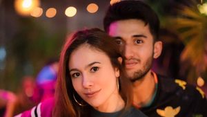 10 Gaya Wulan Guritno Pamer Punggung, Terbaru Pose Dipeluk Pacar Berondong