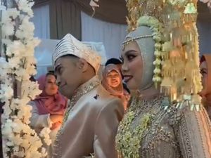Cinta Sejati, Viral Wanita Dinikahi Pria dengan Kekurangan Fisik di Karawang