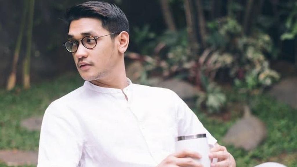 10 Potret Seru Afgan Nikmati Es Krim dan Waffle 10 Potret Seru Afgan Nikmati Es Krim dan Waffle
