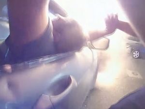 Aksi Dramatis Penyelamatan Pria di AS yang Terjebak di Mobil Terbakar