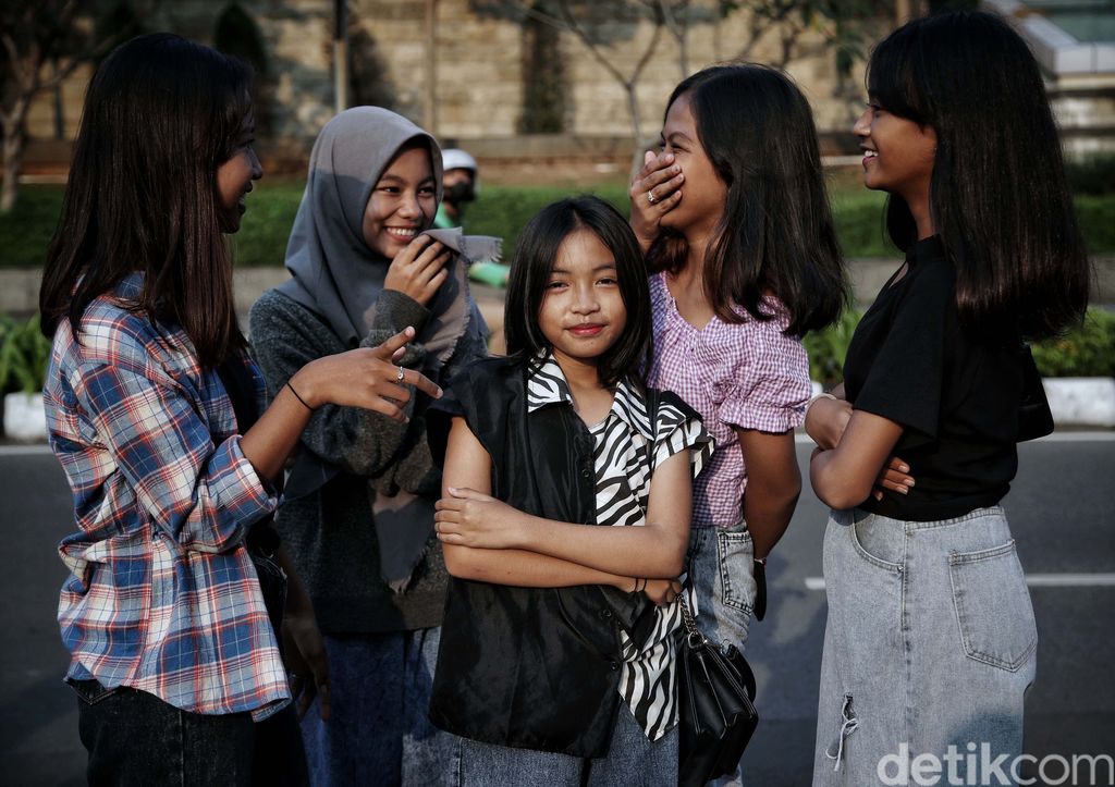 Fenomena muda mudi Citayam nongkrong di Taman Dukuh Atas Jakarta menjadi perbincangan hangat. Kini mereka menggelar Citayam Fashion Week di Jakarta.