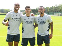 Mereka adalah Gabriel Magalhaes (24 tahun), Gabriel Martinelli (21 tahun), dan Gabriel Jesus (25 tahun). Ketiganya sama-sama dari Brasil (Arsenal FC via Getty Images/Stuart MacFarlane)