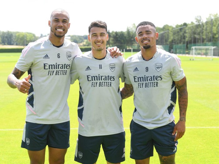 ST ALBANS, ENGLAND - JULY 04: (L-R) Gabriel, Gabriel Martinelli and Gabriel Jesus of Arsenal during a training session at London Colney on July 04, 2022 in St Albans, England. (Photo by Stuart MacFarlane/Arsenal FC via Getty Images)