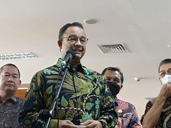 Senyum Aja dari Anies Saat PSSI Nilai JIS Belum Layak untuk Laga Timnas