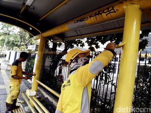 Pengecatan Halte Melawai Blok M Jaksel