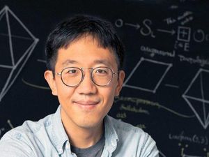 Kisah Oppa June Huh, Sempat DO di SMA Kini Raih Medali Tertinggi Matematika