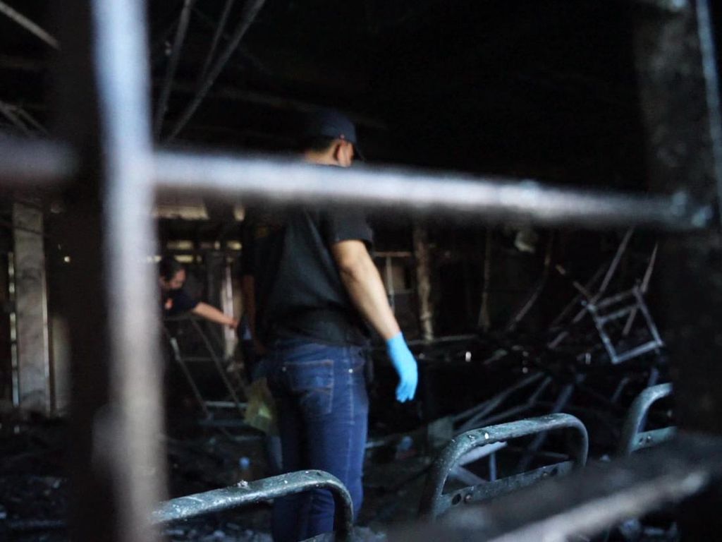 Dugaan Korsleting di Balik Kebakaran Gedung FKIP UNS Solo Kemarin Dugaan Korsleting di Balik Kebakaran Gedung FKIP UNS Solo Kemarin