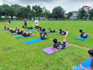 Pemain PSM Makassar Reza dan Erwin Gutawa Isi Liburan dengan Gym Pemain PSM Makassar Reza dan Erwin Gutawa Isi Liburan dengan Gym
