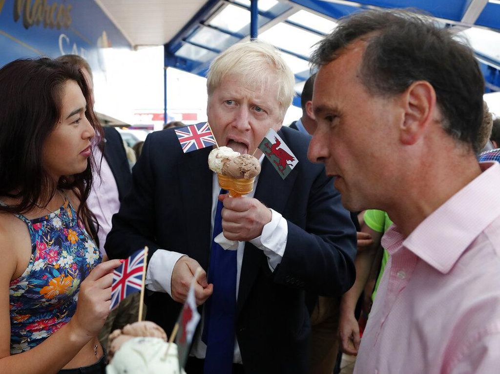 Lihat Lagi Gaya Natural Boris Johnson, PM Inggris yang Bakal Mundur