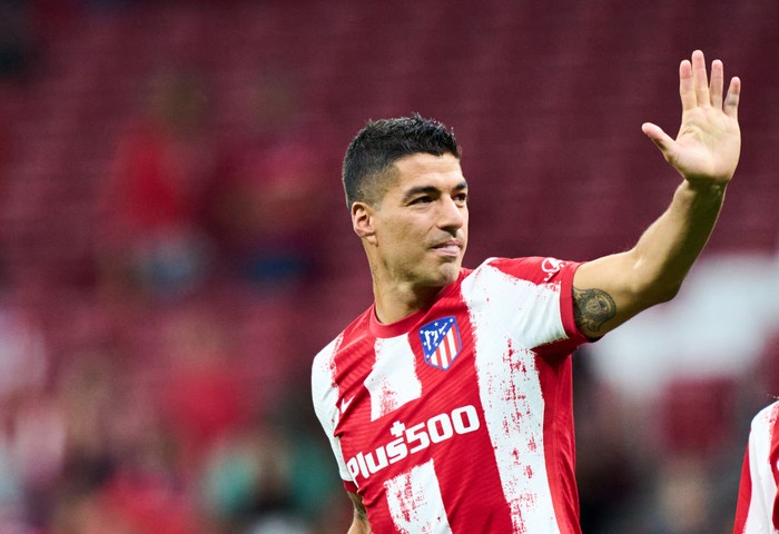 MADRID, SPAIN - MAY 15:  Luis Suarez of Atletico Madrid interacts with the crowd following the LaLiga Santander match between Club Atletico de Madrid and Sevilla FC at Estadio Wanda Metropolitano on May 15, 2022 in Madrid, Spain. (Photo by Juan Manuel Serrano Arce/Getty Images)
